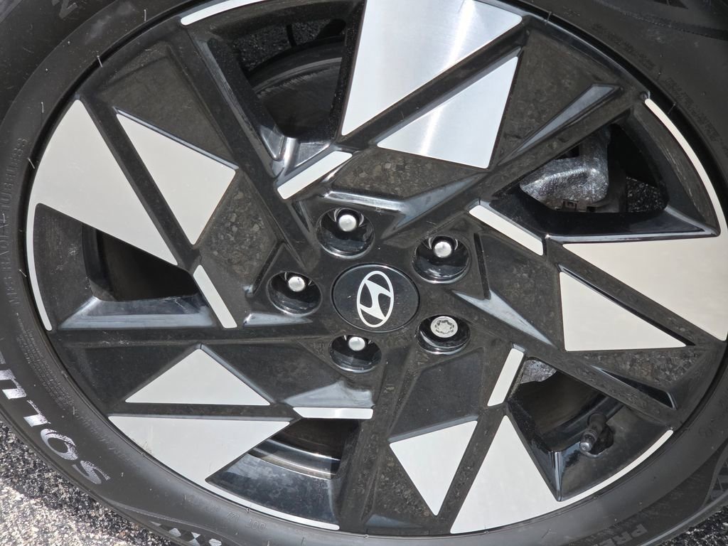 Used 2024 Hyundai Kona SEL AWD/4WD image 16