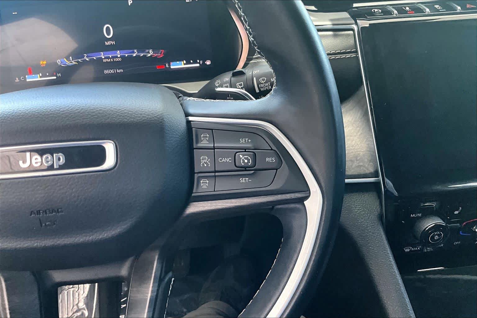 Used 2022 Jeep Grand Cherokee Limited RWD image 25