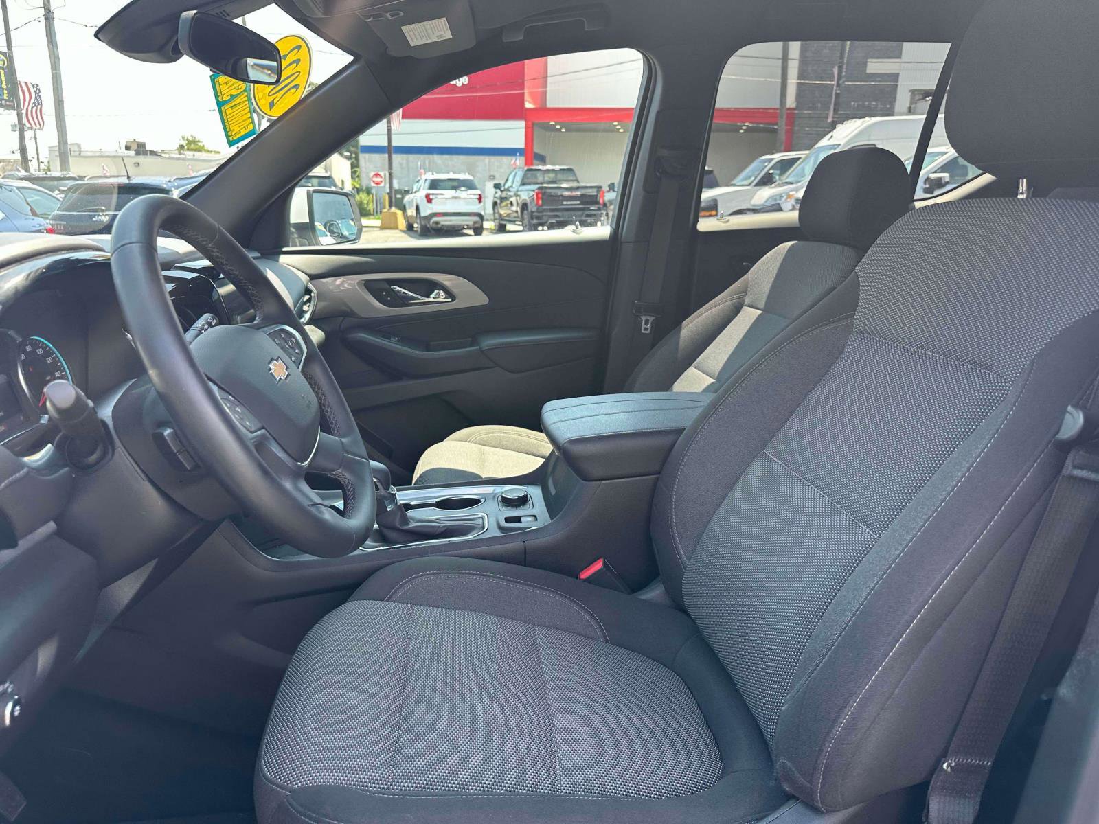 Used 2023 Chevrolet Traverse LT image 15