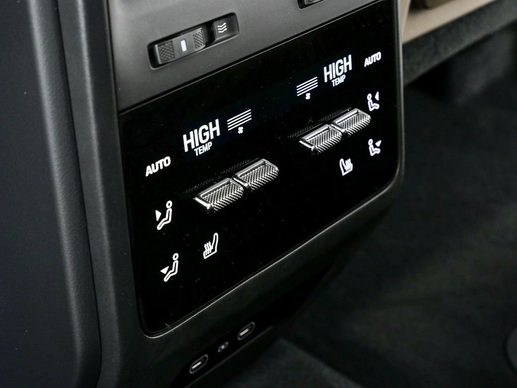 Used 2025 Porsche Macan Electric RWD image 21