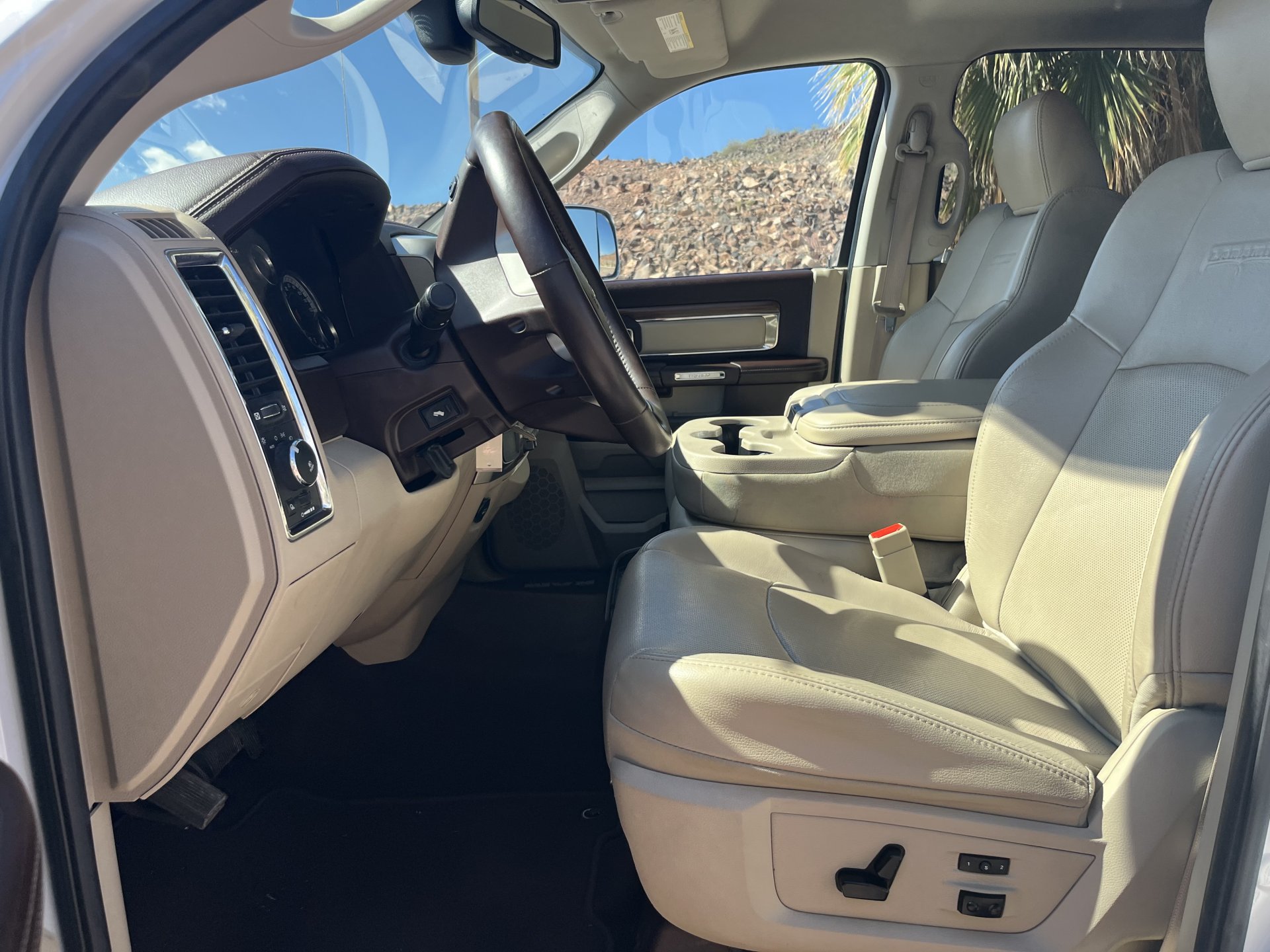 Used 2014 RAM 3500 Laramie AWD/4WD image 3