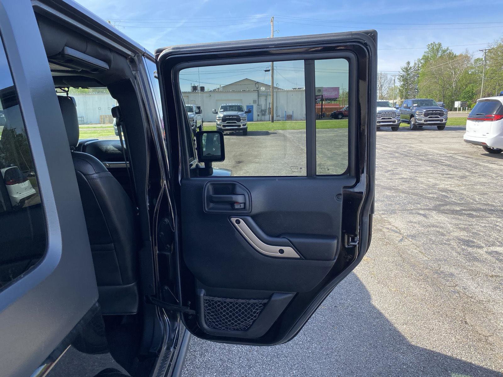 Used 2016 Jeep Wrangler Unlimited Sahara AWD/4WD image 30