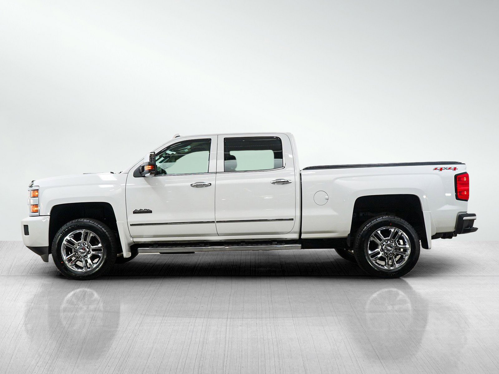 Used 2015 Chevrolet Silverado 2500 High Country w/ Duramax Plus Package AWD/4WD image 2