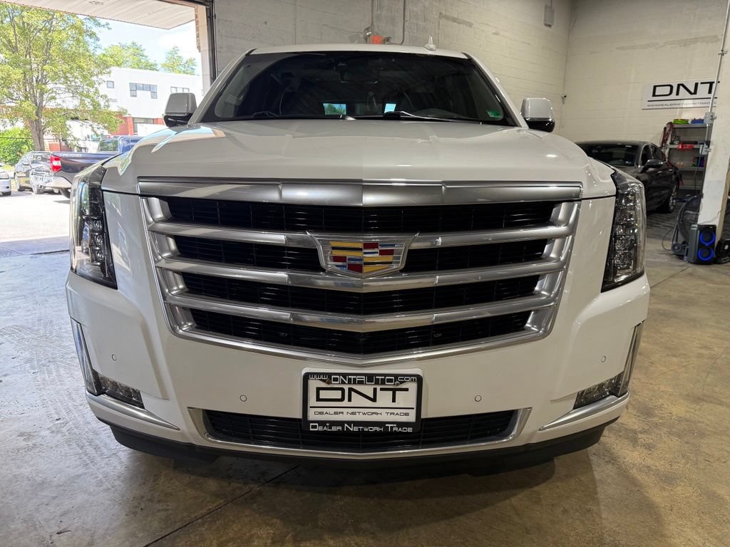 Used 2020 Cadillac Escalade Luxury AWD/4WD image 16