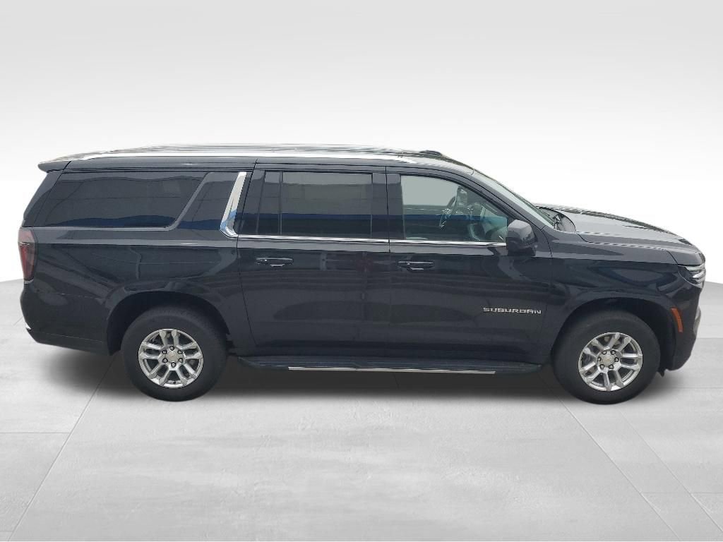 Used 2025 Chevrolet Suburban LT AWD/4WD image 9