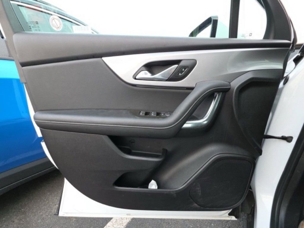 Used 2025 Chevrolet Blazer LT AWD/4WD image 13