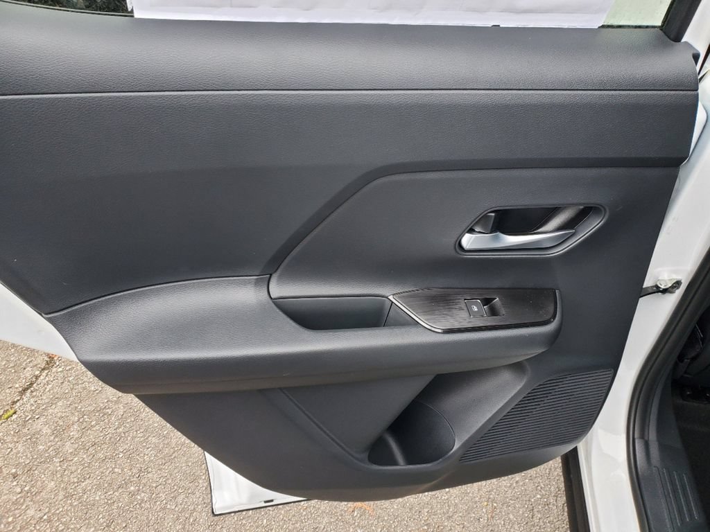New 2026 Nissan Kicks SR w/ SR Premium Package FWD image 9