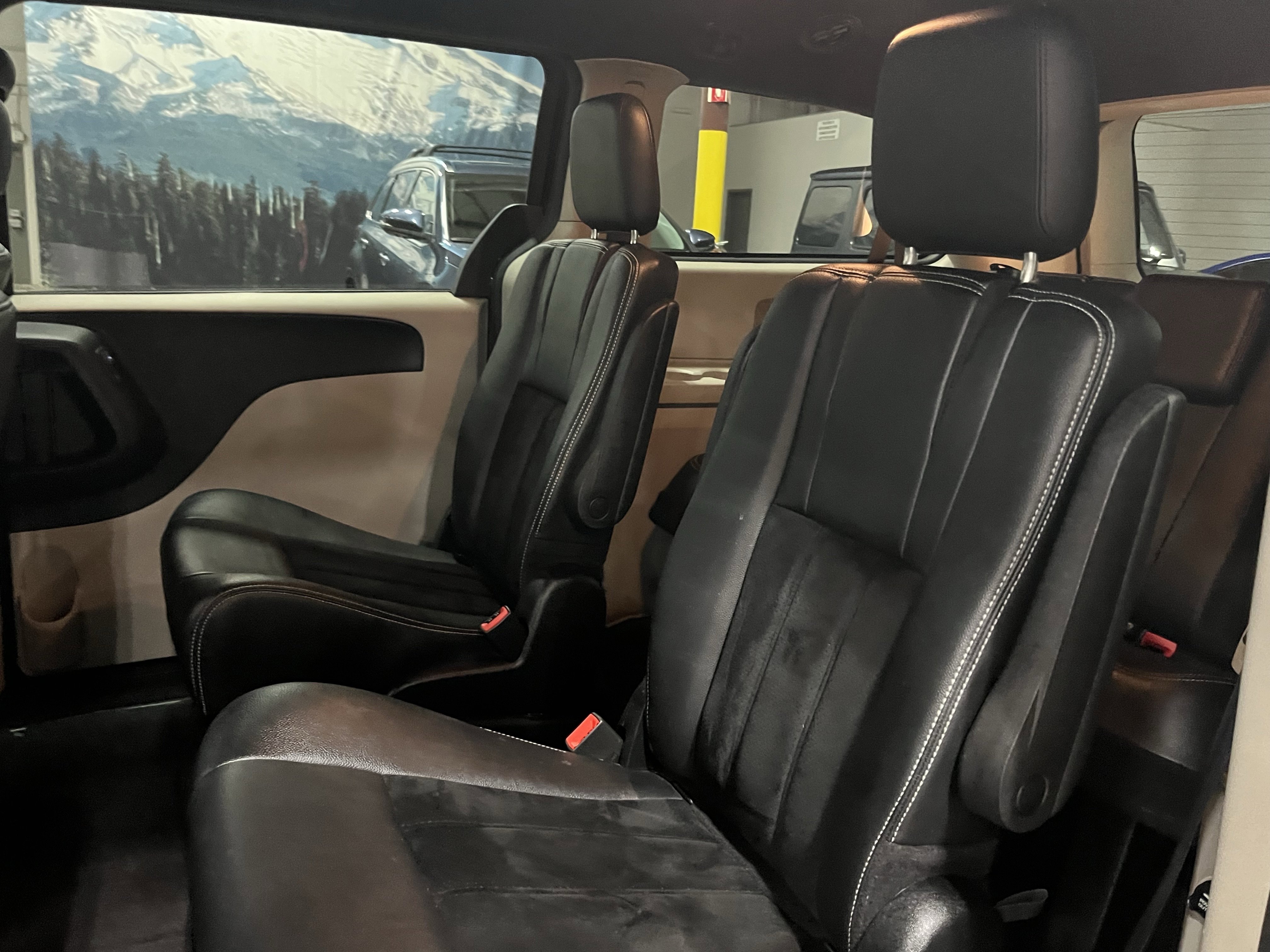 Used 2017 Dodge Grand Caravan SXT FWD image 14