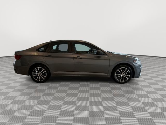 Used 2025 Volkswagen Jetta Sport image 12