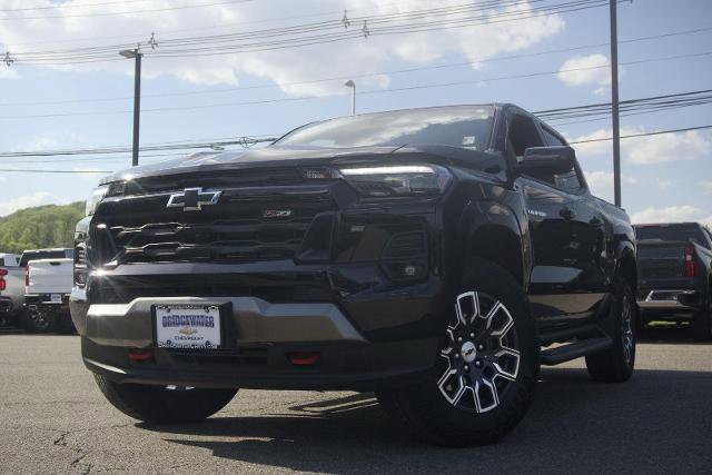 Used 2025 Chevrolet Colorado Z71 w/ Technology Package AWD/4WD image 5