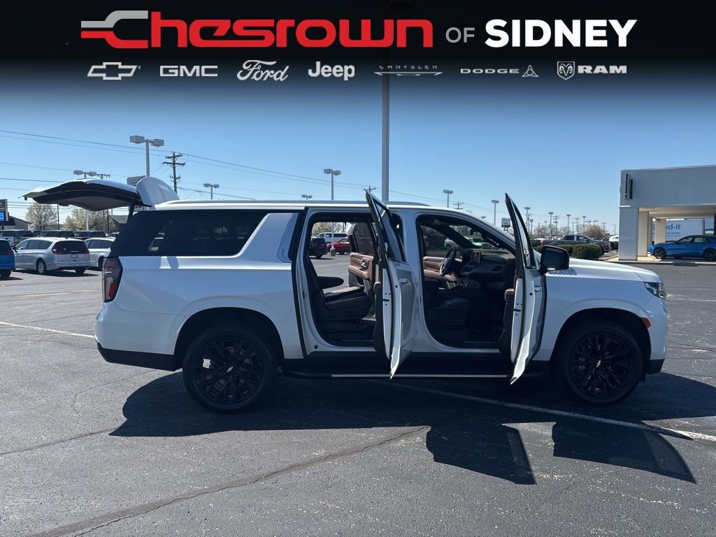 Used 2023 Chevrolet Suburban High Country image 17