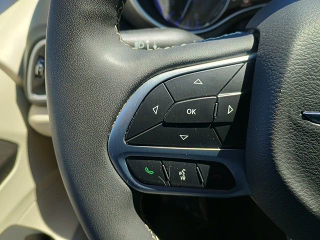 Used 2022 Chrysler Pacifica Touring-L image 25