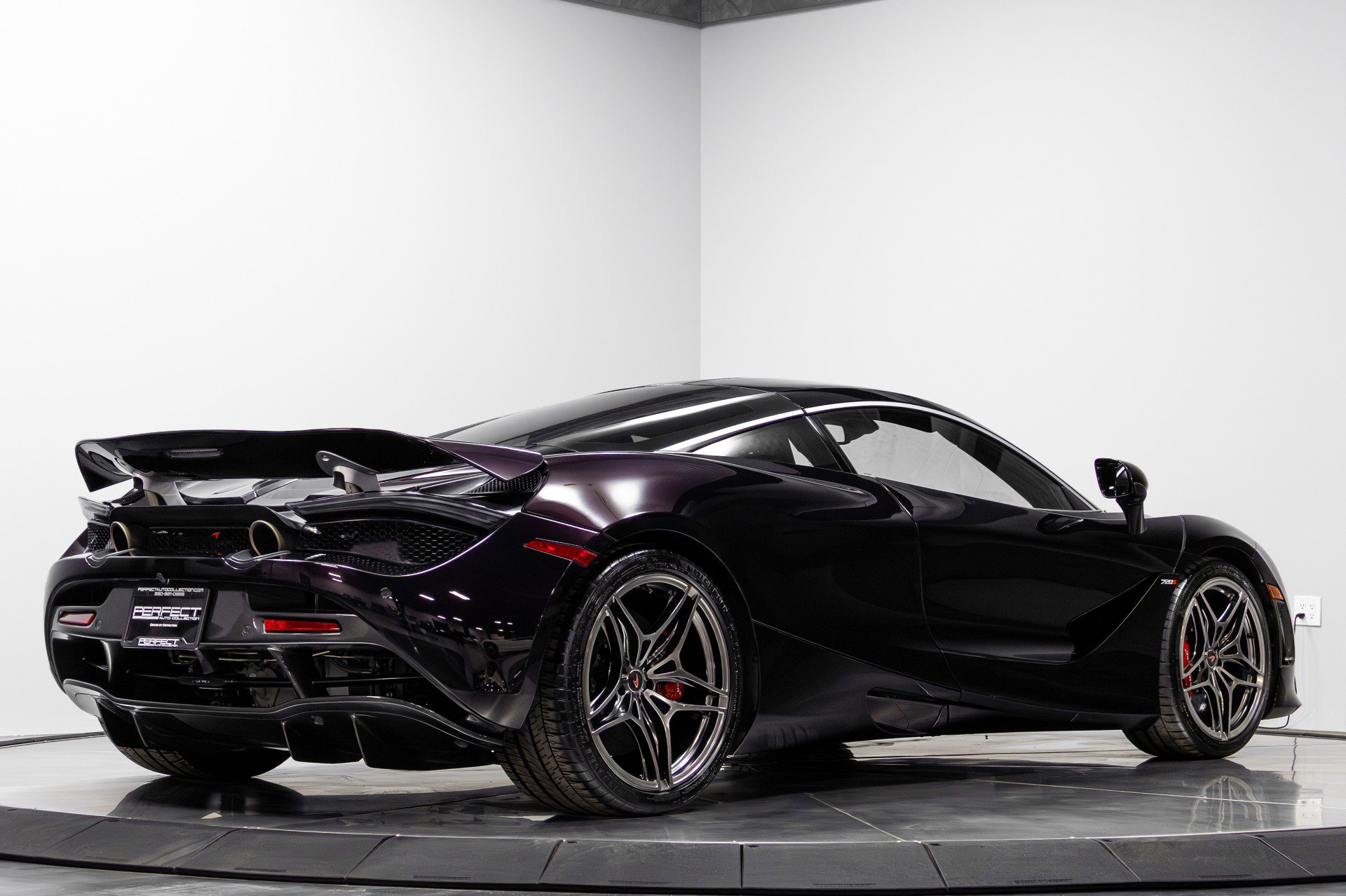 Used 2018 McLaren 720S Performance image 16