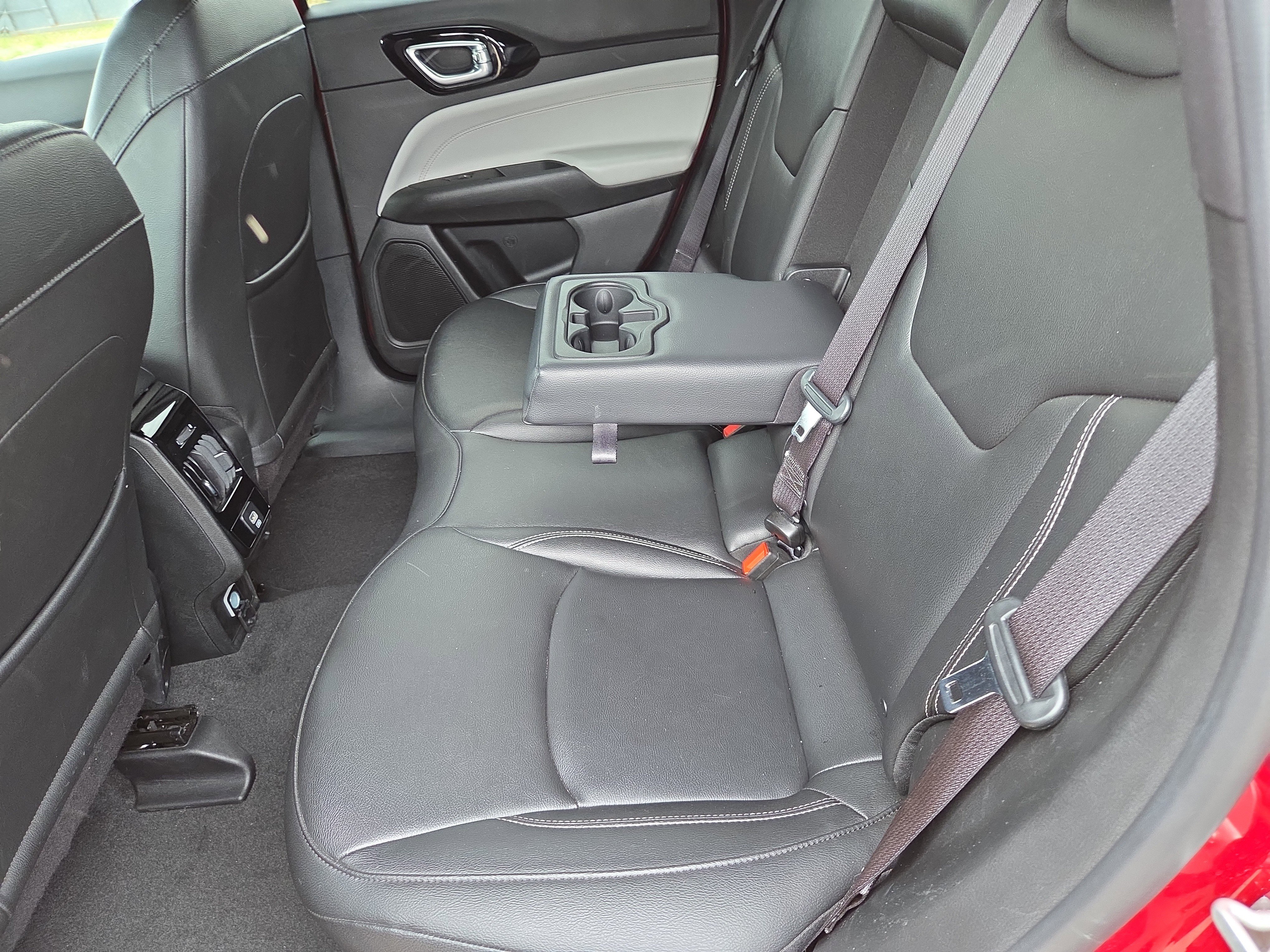 Used 2025 Jeep Compass Limited AWD/4WD image 7