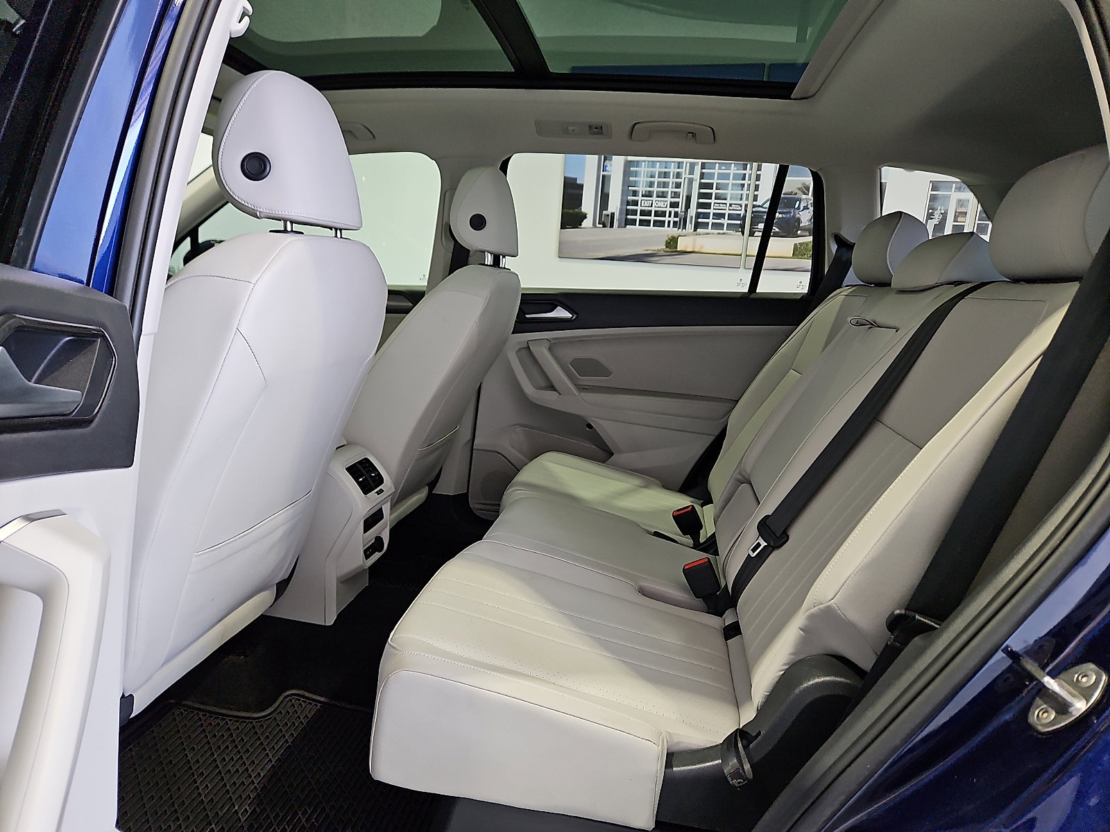Certified 2023 Volkswagen Tiguan SE w/ Panoramic Sunroof Package FWD image 9