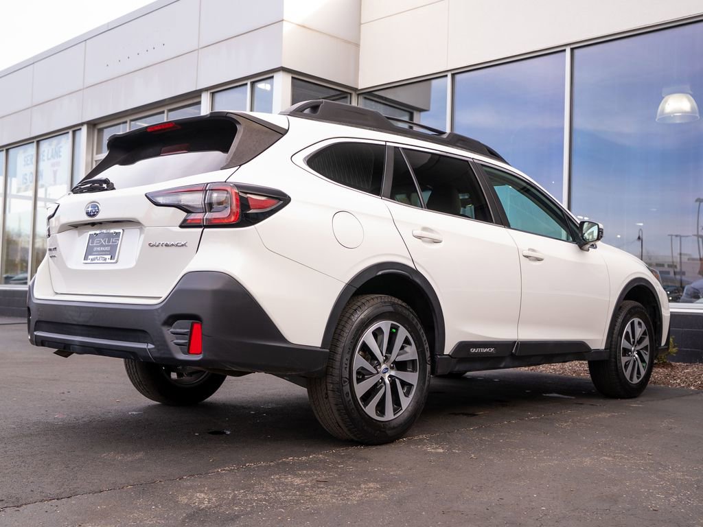 Used 2022 Subaru Outback Premium image 9