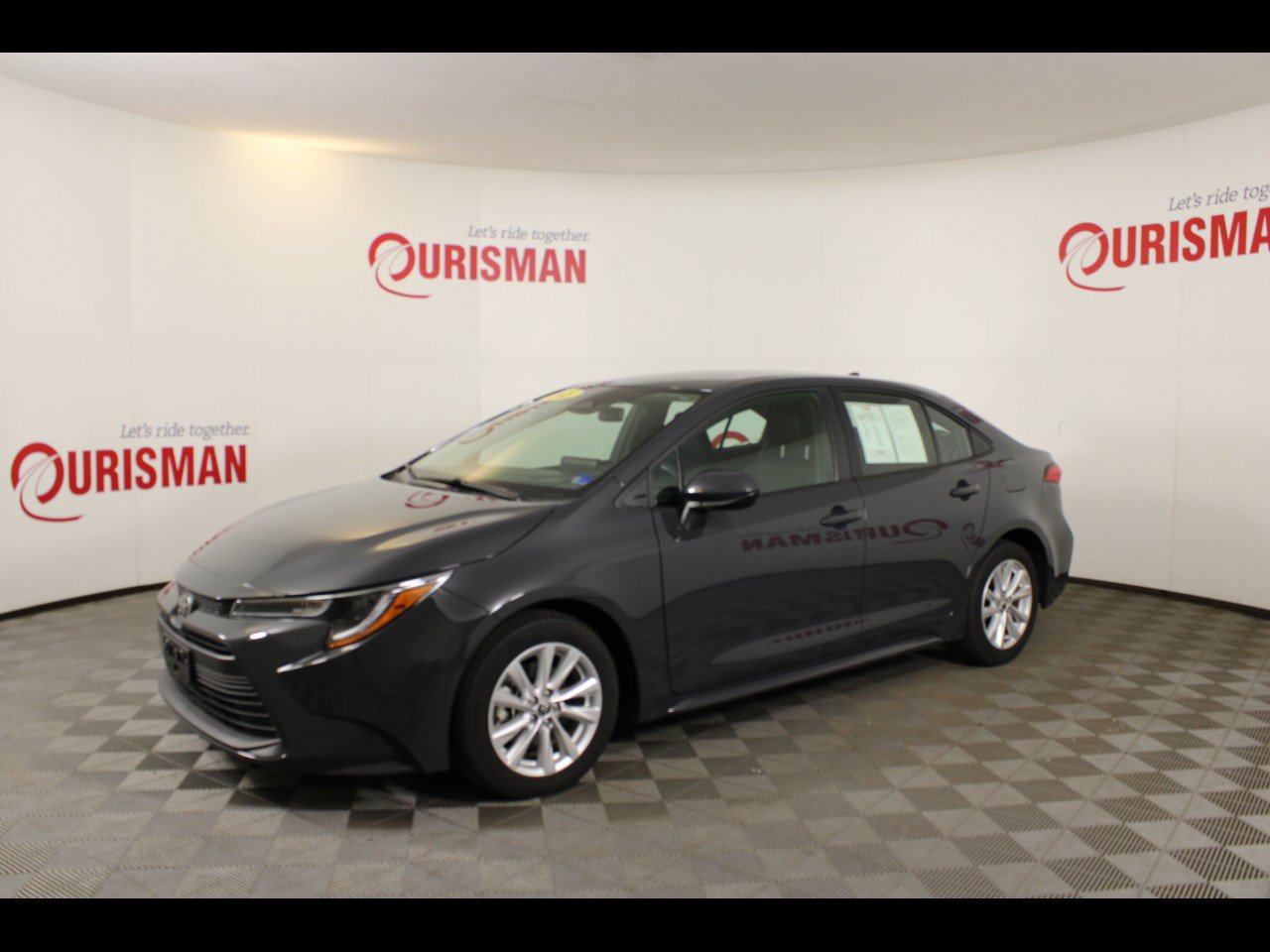 Used 2025 Toyota Corolla LE w/ LE Premium Package FWD image 3
