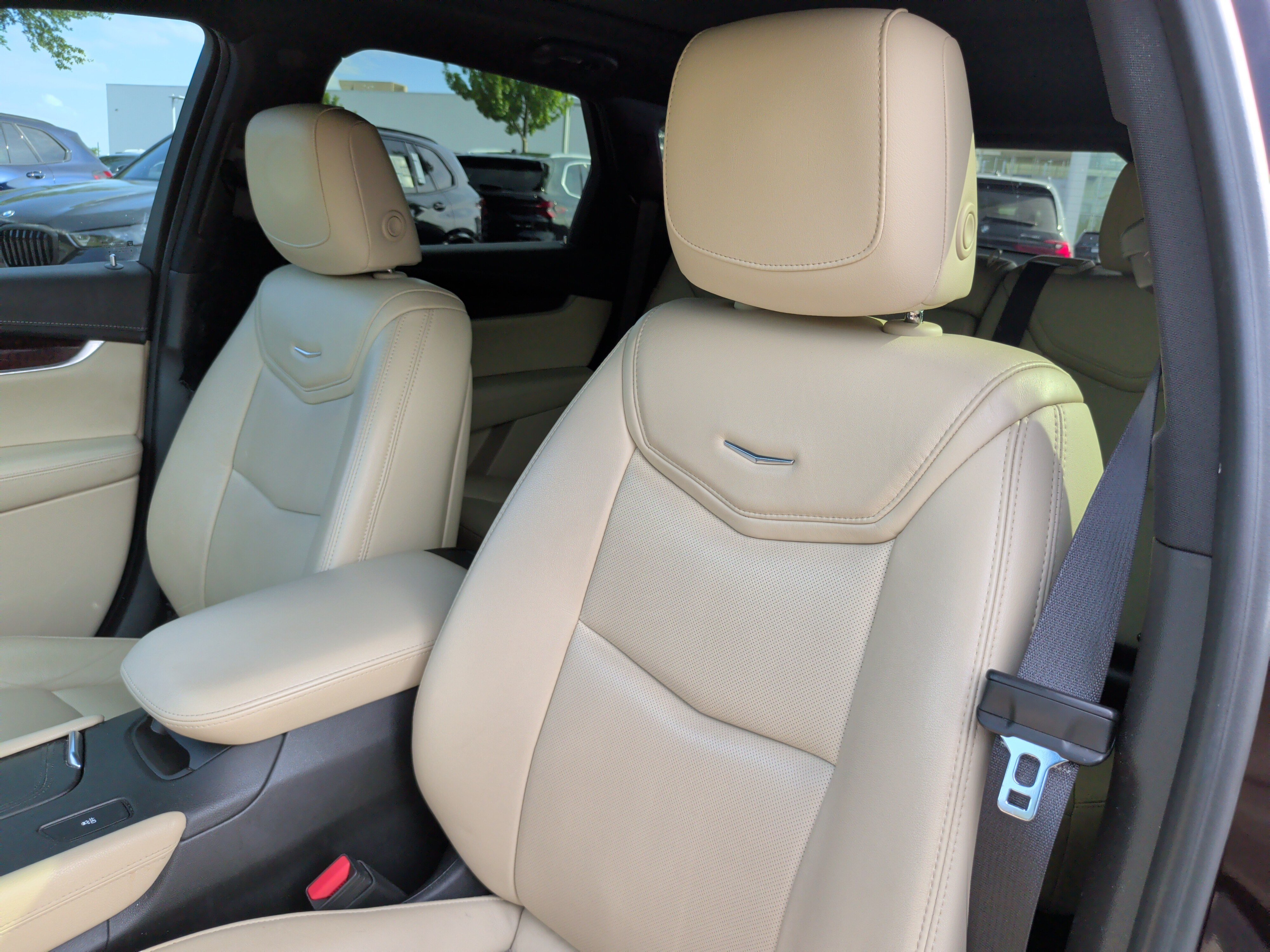 Used 2017 Cadillac XT5 Luxury w/ Driver Awareness Package FWD image 27