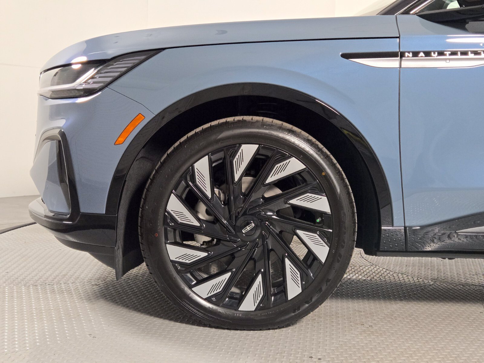 New 2026 Lincoln Nautilus Reserve AWD/4WD image 11