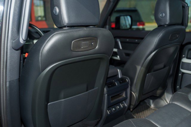 Used 2022 Land Rover Defender 110 X-Dynamic SE image 24