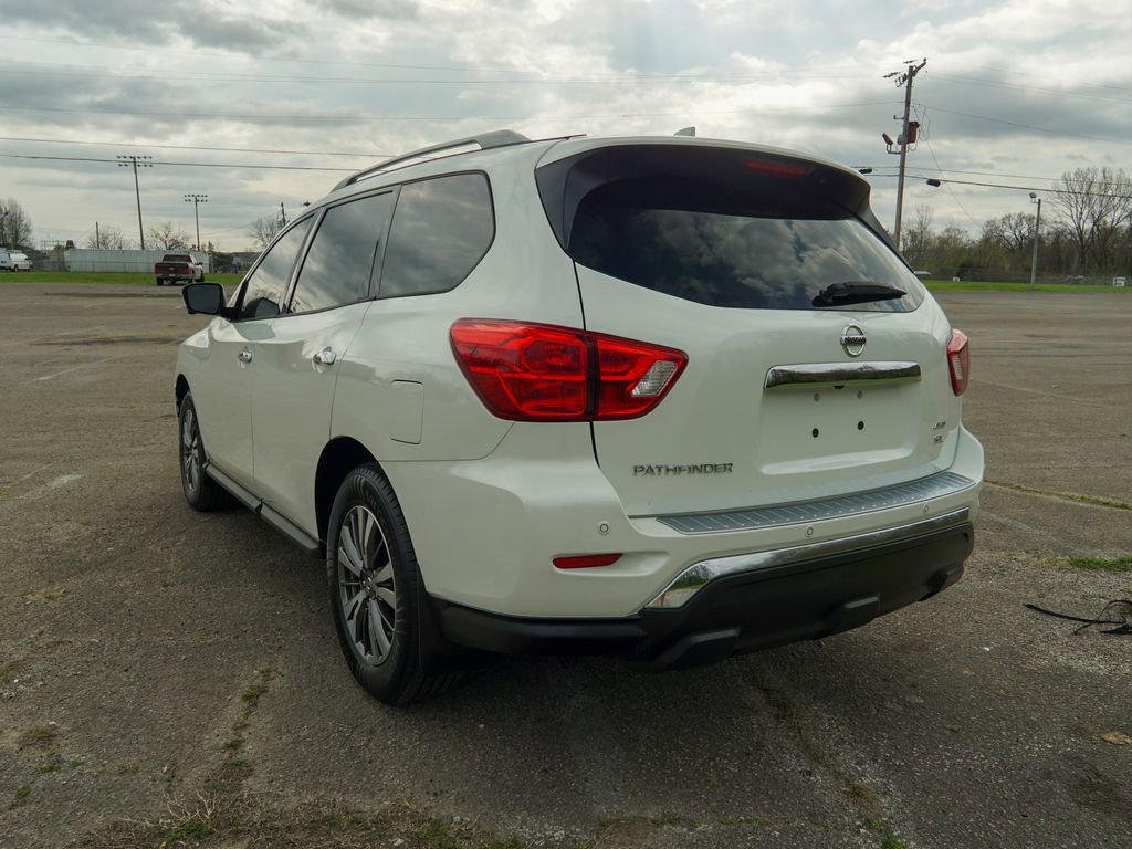 Used 2019 Nissan Pathfinder SL image 4