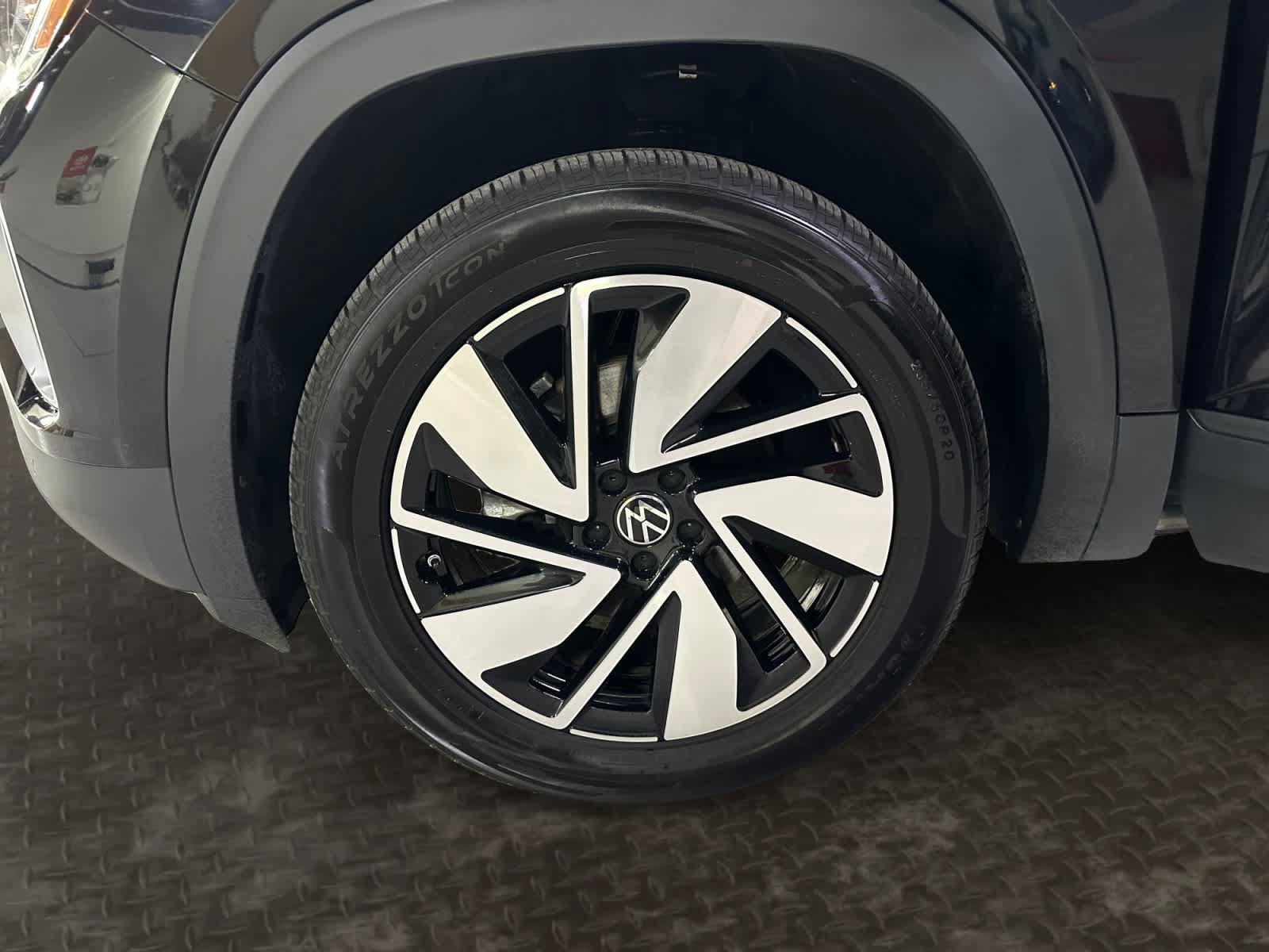 Used 2025 Volkswagen Atlas SE AWD/4WD image 21