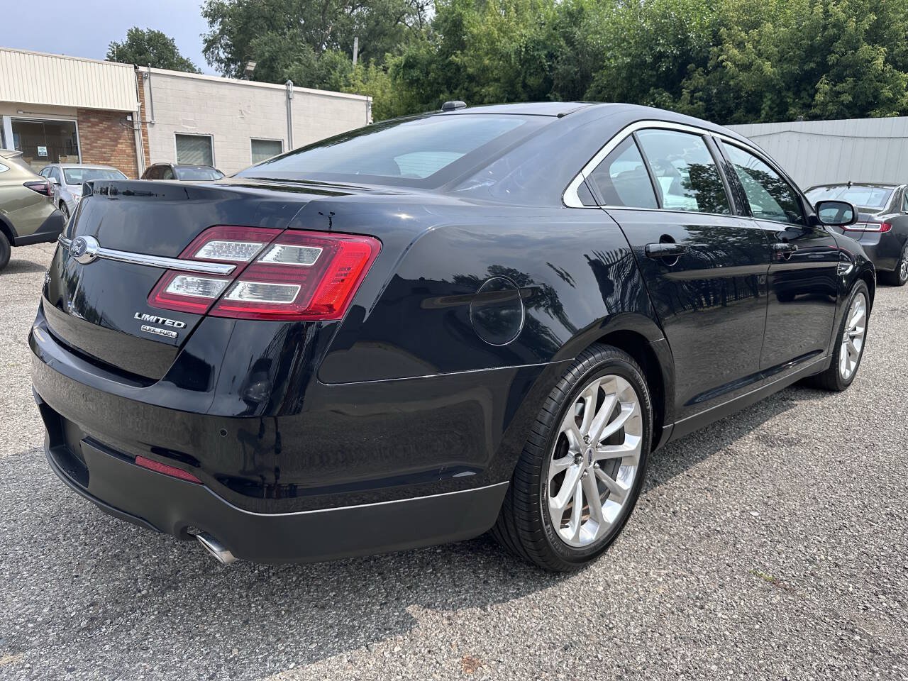 Used 2019 Ford Taurus Limited w/ Driver Assist Package FWD image 5
