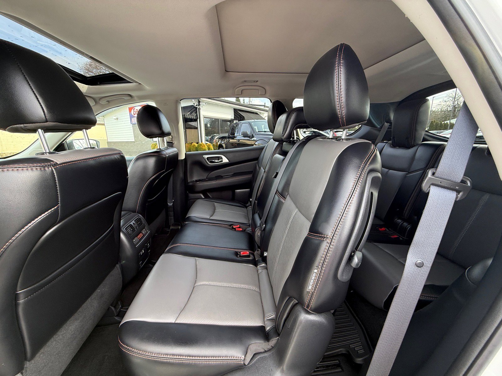 Used 2019 Nissan Pathfinder SL AWD/4WD image 24