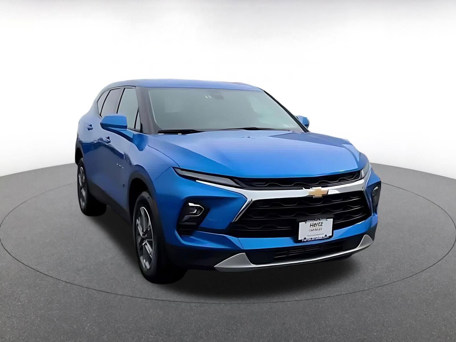 Used 2025 Chevrolet Blazer LT FWD image 3