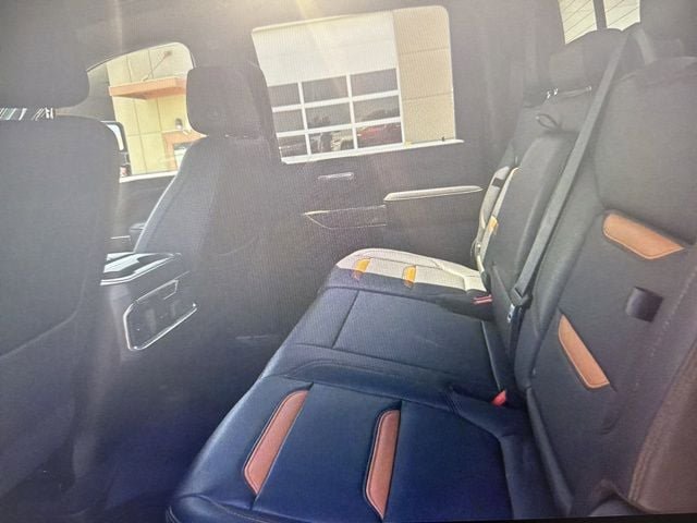 Used 2021 GMC Sierra 3500 AT4 w/ AT4 Premium Plus Package AWD/4WD image 9