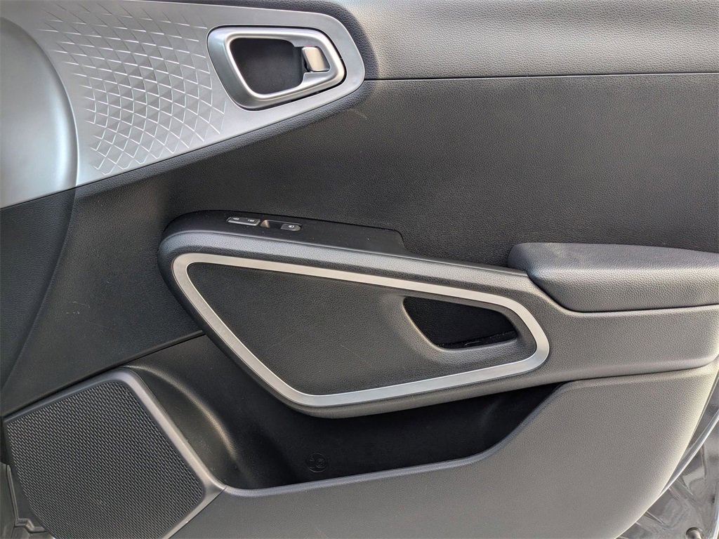 Used 2024 Kia Soul LX w/ Option Group 015 image 32