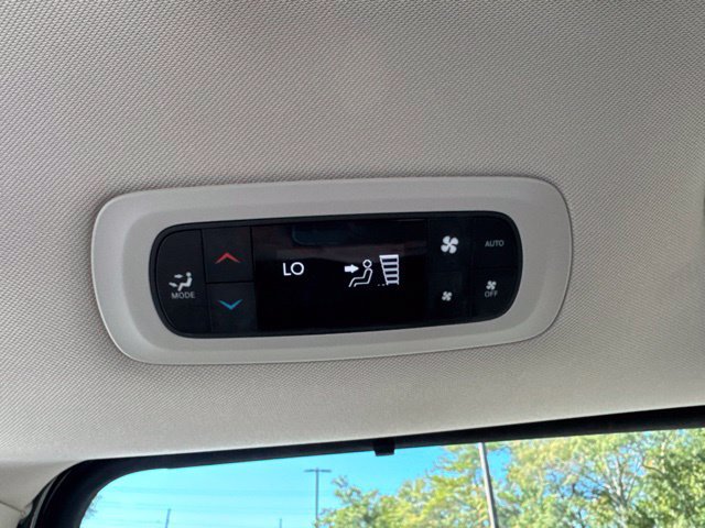 Used 2023 Chrysler Pacifica Touring-L FWD image 24