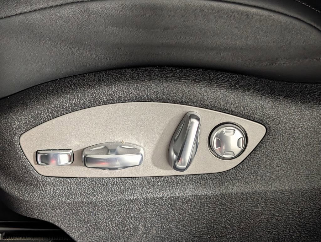 New 2026 Porsche Macan AWD/4WD image 28