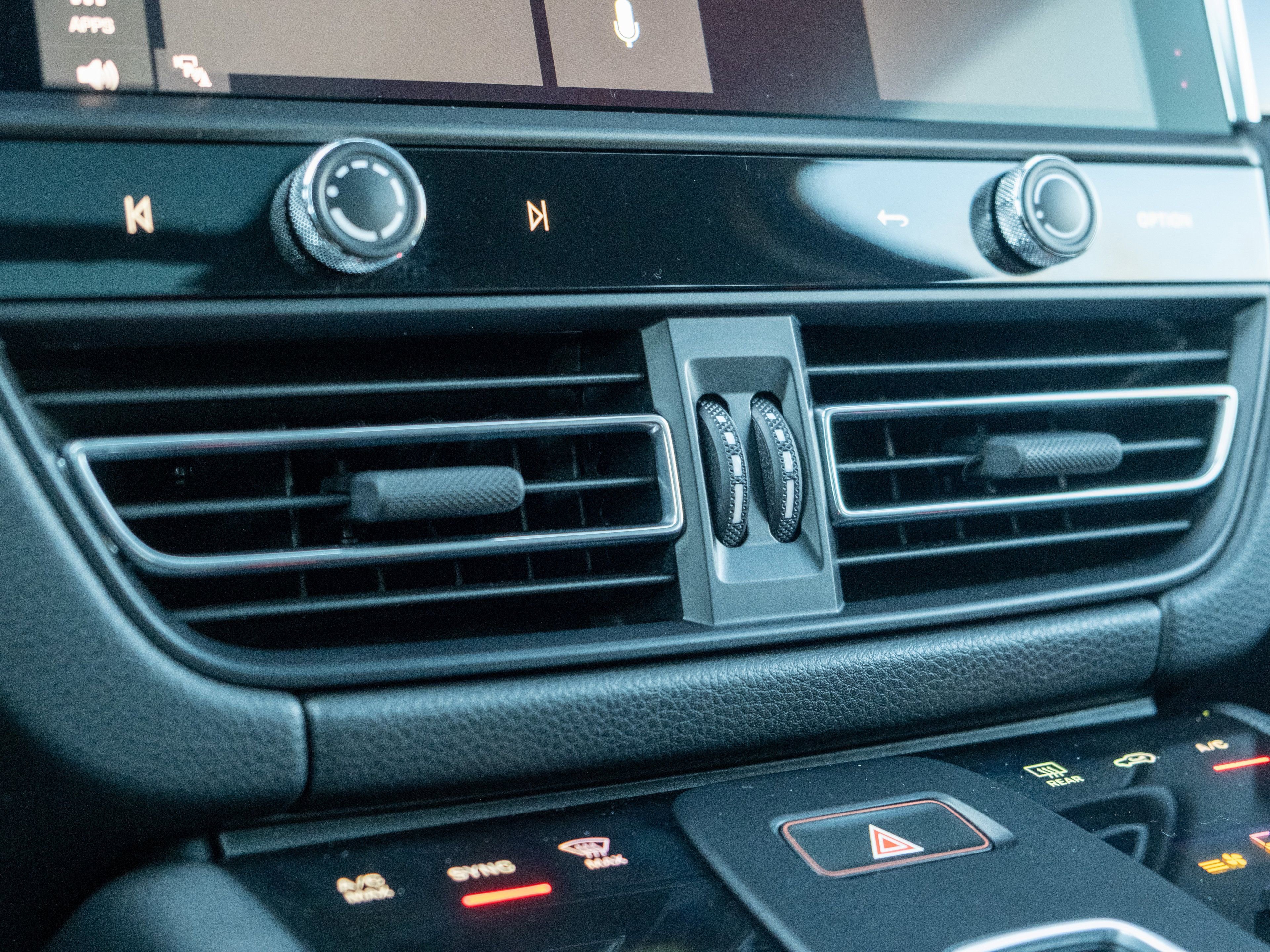 Certified 2023 Porsche Macan image 21