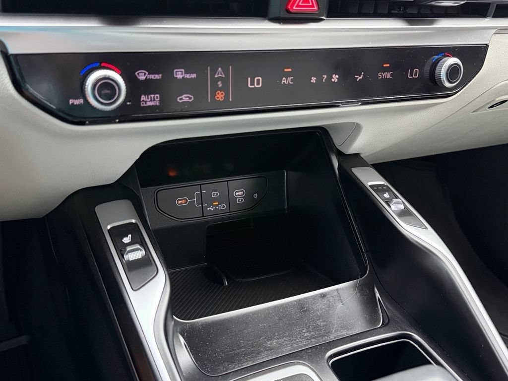 Used 2024 Kia Sorento EX w/ Panoramic Sunroof Package FWD image 25