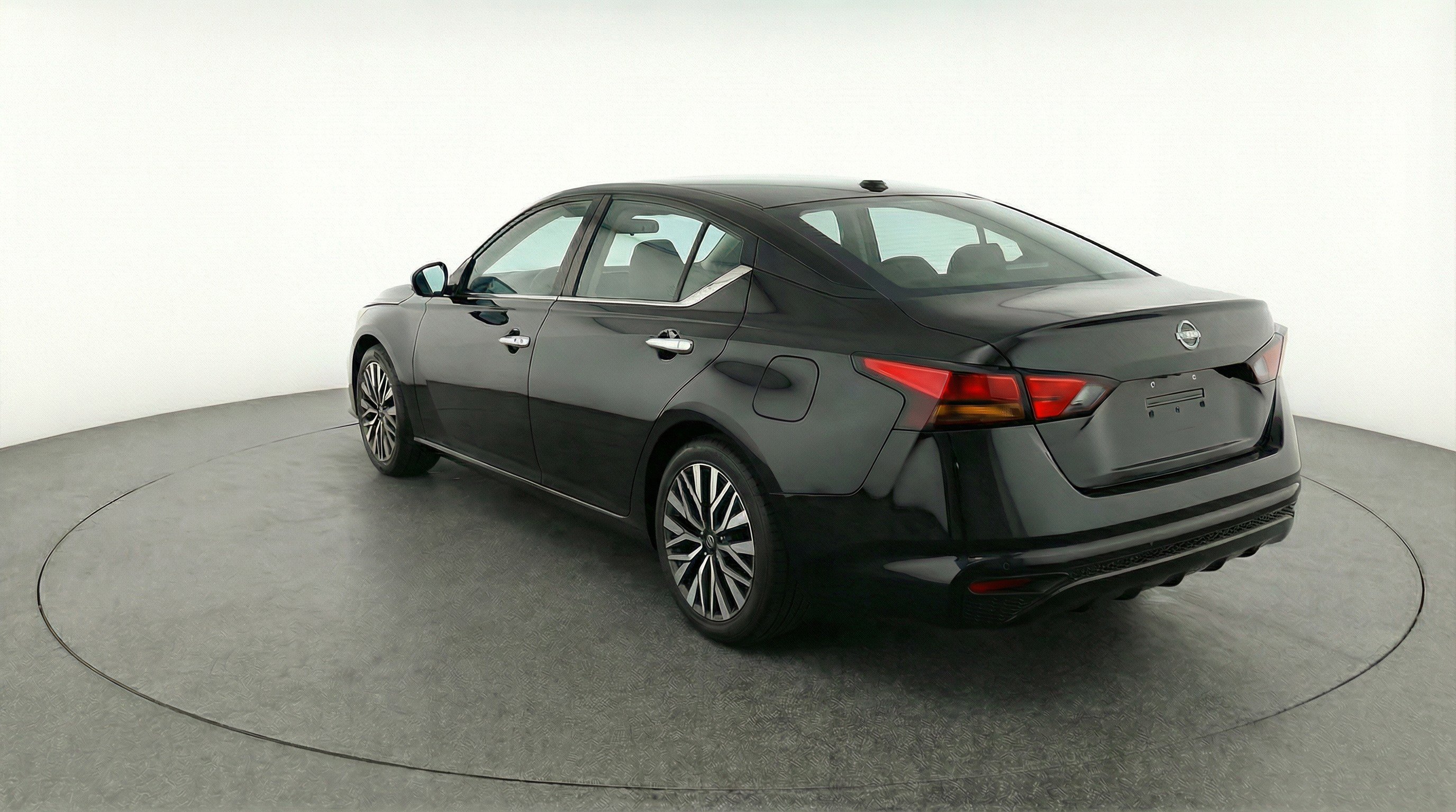 Used 2025 Nissan Altima 2.5 SV image 6