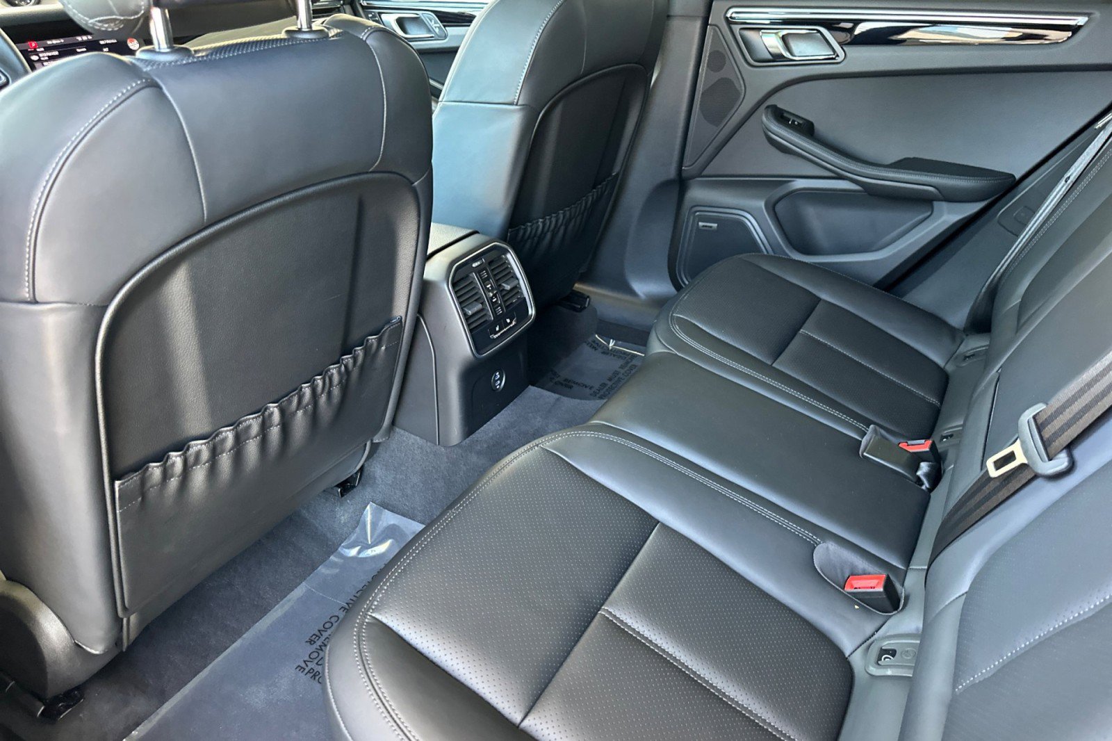 Used 2025 Porsche Macan AWD/4WD image 13