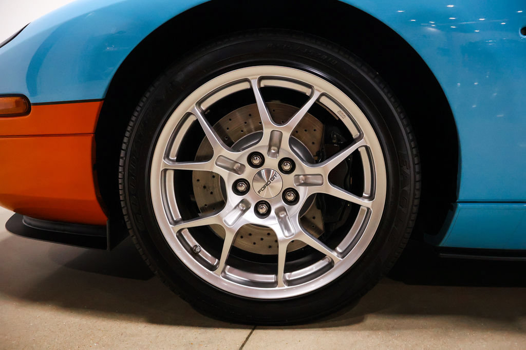Used 2006 Ford GT RWD image 21