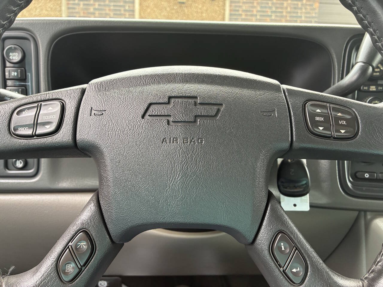 Used 2005 Chevrolet Avalanche Z71 w/ Preferred Equipment Group AWD/4WD image 18