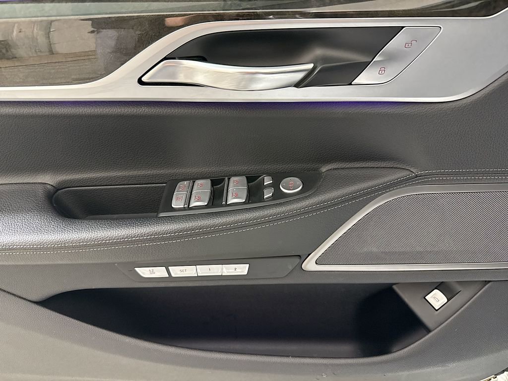 Used 2018 BMW 740e xDrive image 18