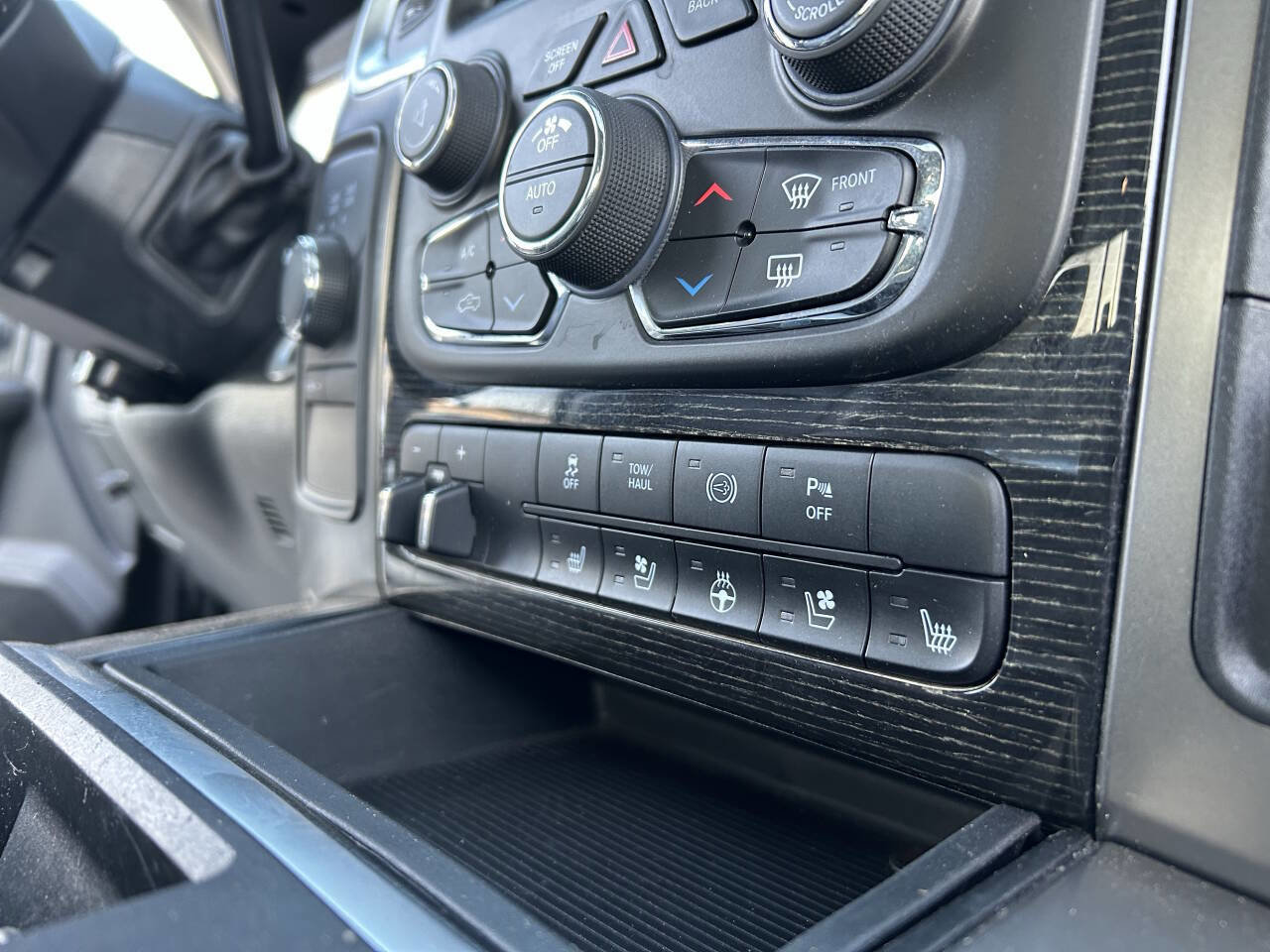 Used 2014 RAM 2500 Limited image 17