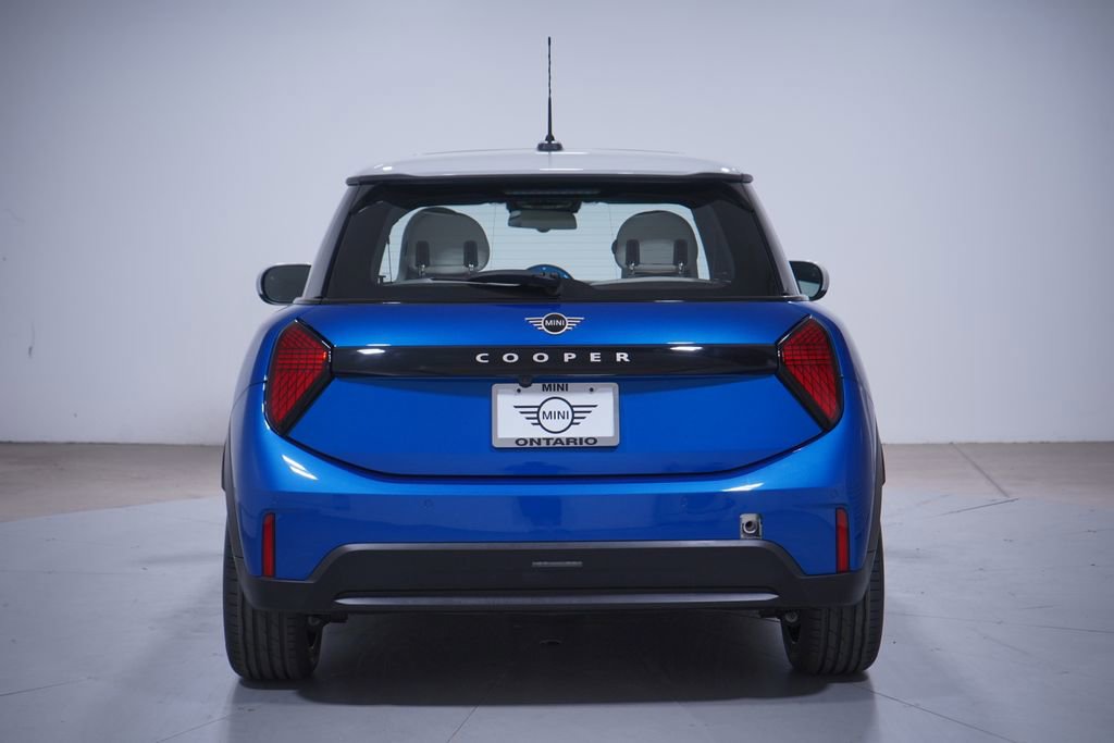 Used 2025 MINI Cooper 2-Door Hardtop image 5