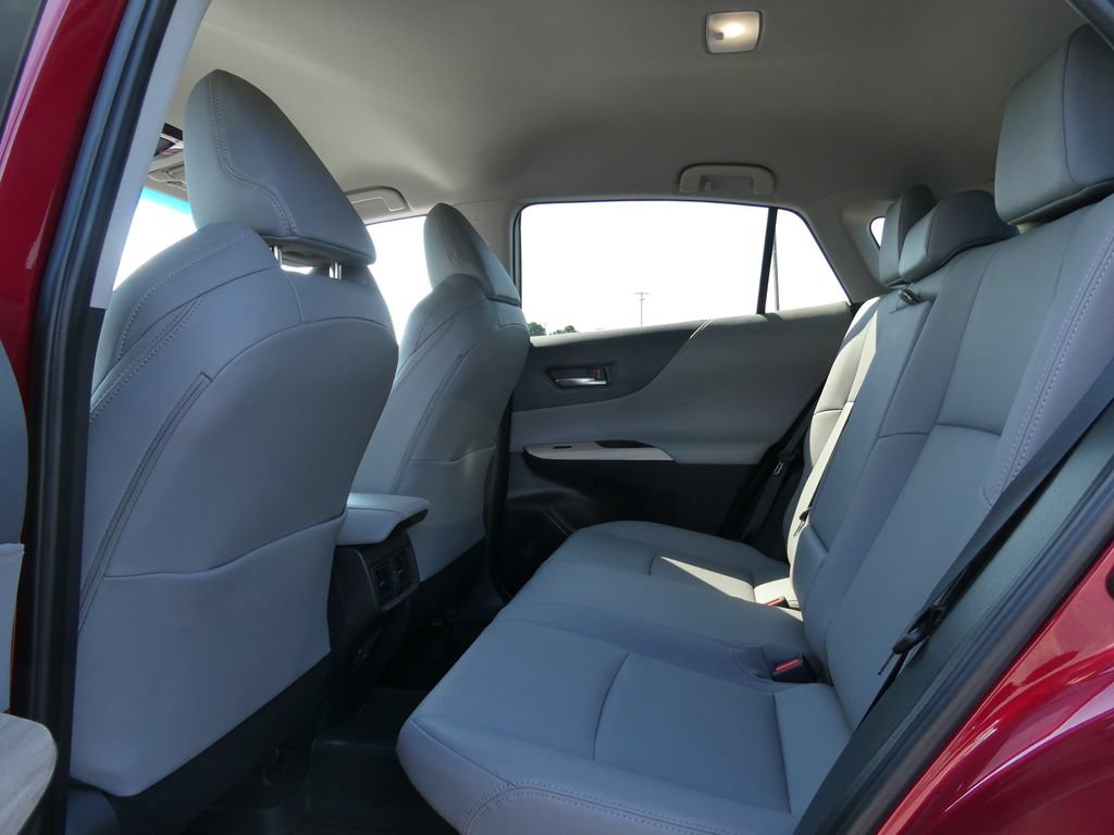 Used 2024 Toyota Venza XLE AWD/4WD image 21