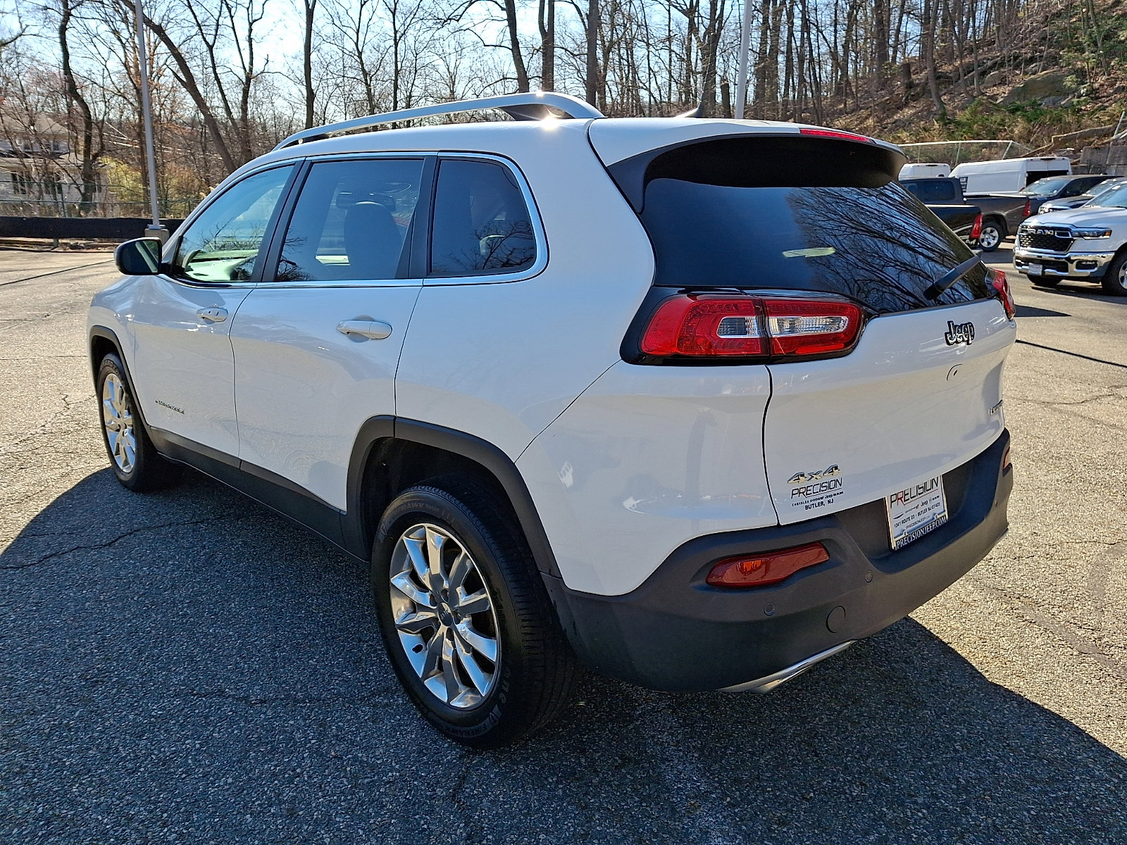 Certified 2016 Jeep Cherokee Limited w/ Luxury Group image 5