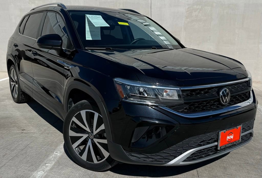 Certified 2024 Volkswagen Taos SE w/ MDO Package FWD image 1