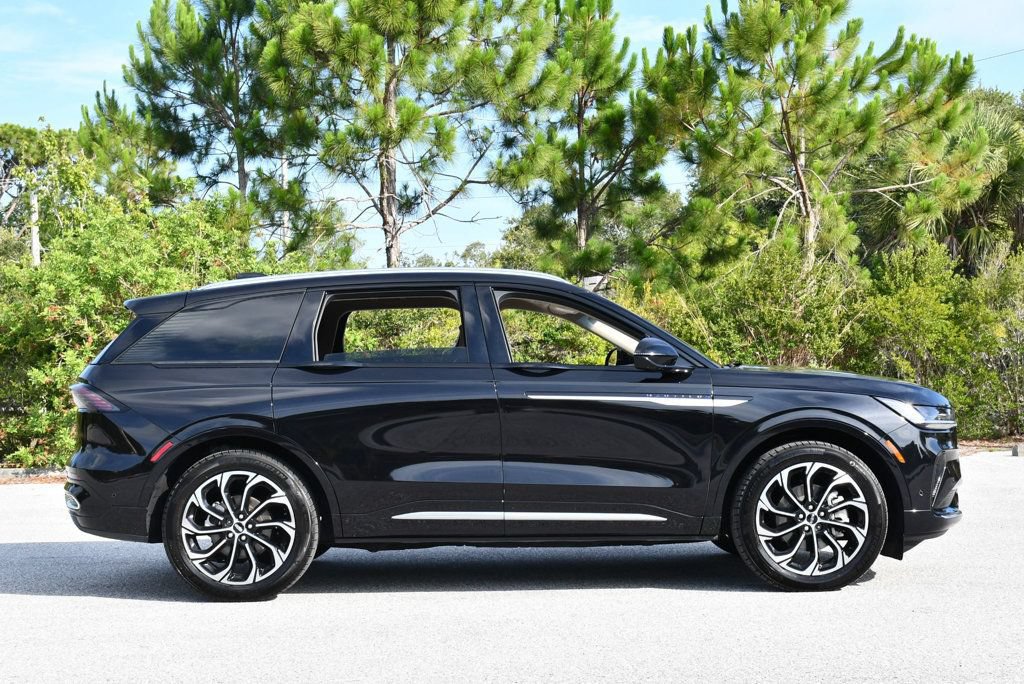 Used 2024 Lincoln Nautilus Reserve w/ Equipment Group 203A AWD/4WD image 34