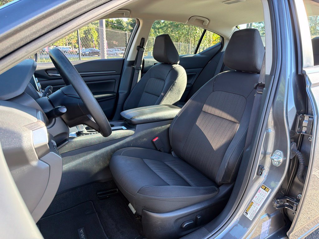 Used 2025 Nissan Altima 2.5 SV FWD image 17