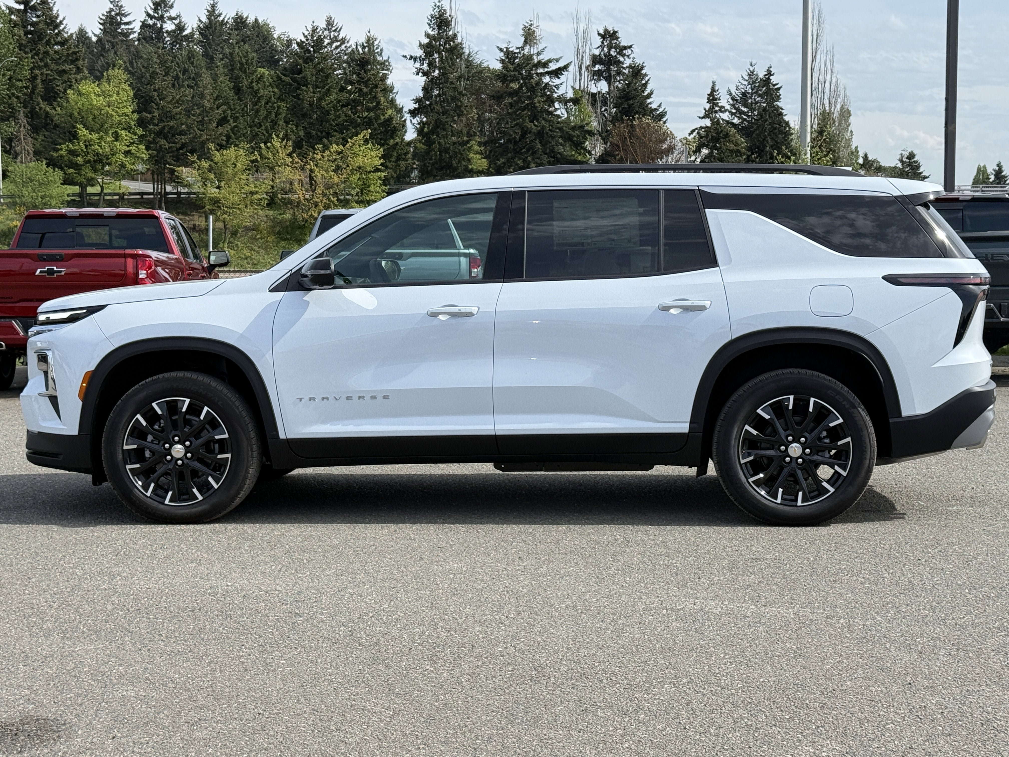 New 2026 Chevrolet Traverse LT w/ Sun and Wheel Package AWD/4WD image 2
