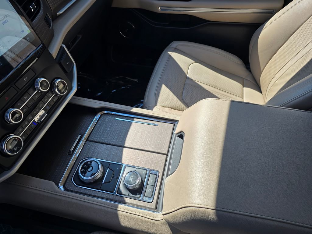 Used 2022 Ford Expedition Limited image 26