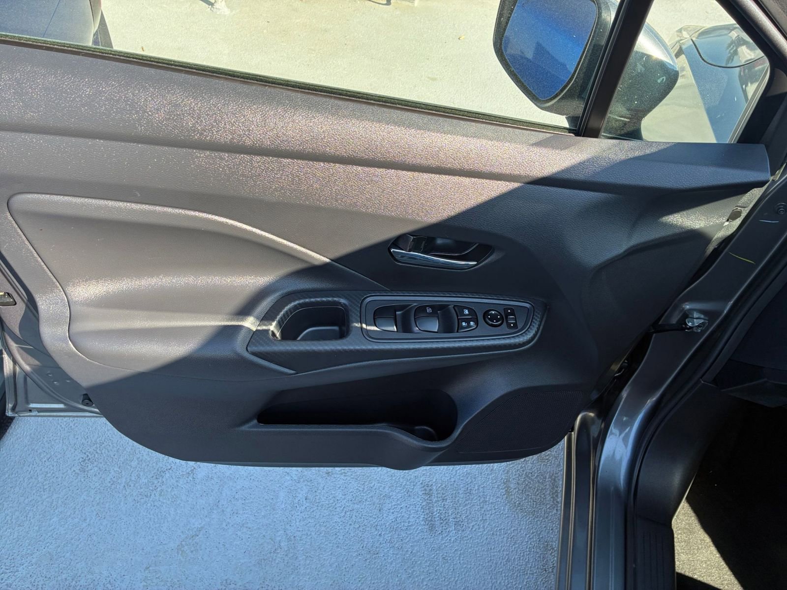 Used 2025 Nissan Versa SV image 18